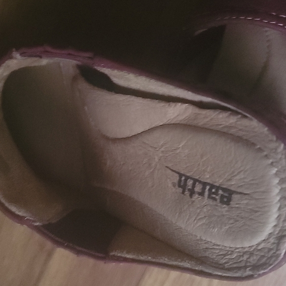 💥EARTH💥 LEATHER BURGANDY SIZE 9B SLIP ON CLOGGS, SHOES! VINTAGE! - Picture 7 of 12